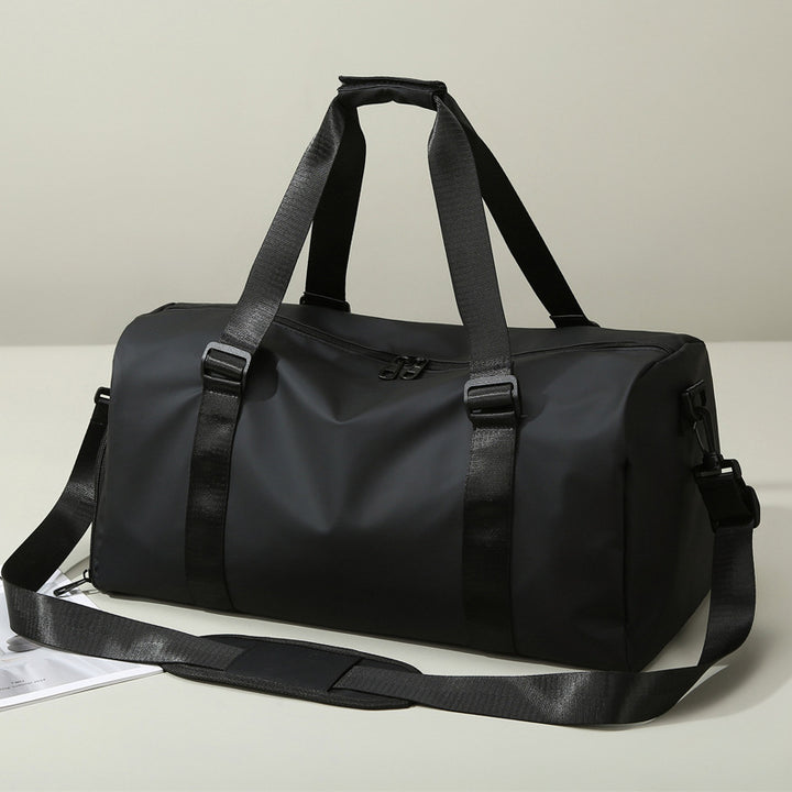 Sporty Travel Bag With Water-Repellent Material And Multiple Compartments Stornfield