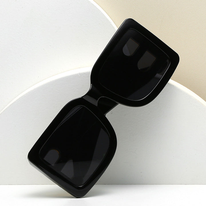 Women Oversized Sunglasses with Decorative Frame Stornfield