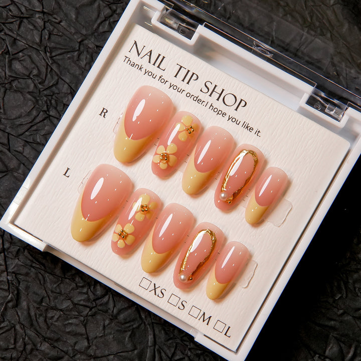 Floral Decorative Press-On Nail Set