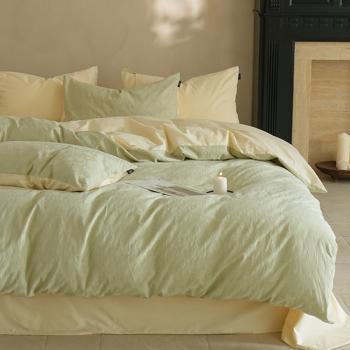Fine woven bedding set made of cotton satin with subtle jacquard flower texture