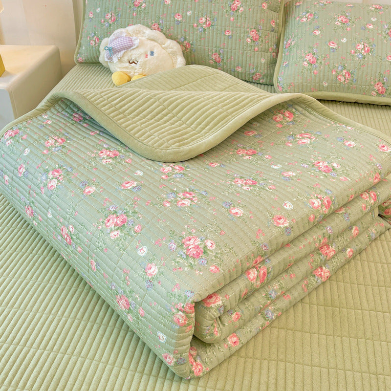 Floral Patterned Quilted Bed Cover Set