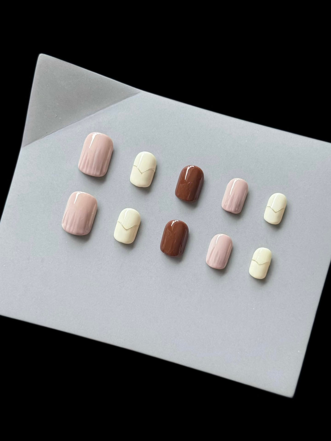 Press-On Nail Art Set with Elegant Design