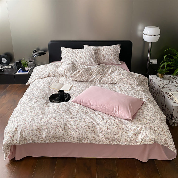 Reversible duvet cover set made of cotton percale with delicate wildflower design and pillowcases