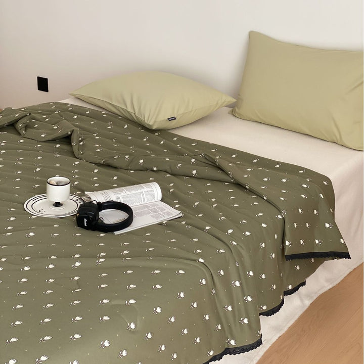 Quilted Comfort Comforter with Cute Cloud Dog Design