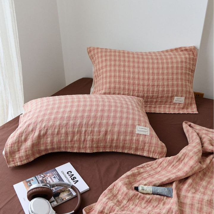 Women's pillowcase with delicate floral motif Stornfield