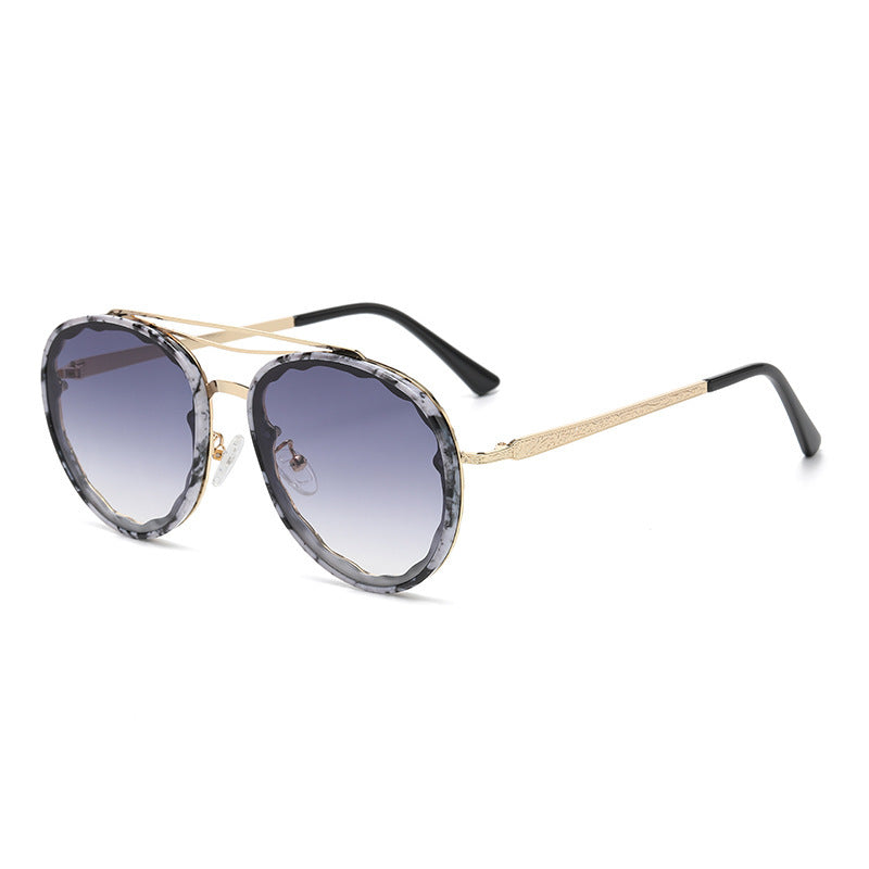 Women's modern styled sunglasses in elegant oversize style Stornfield