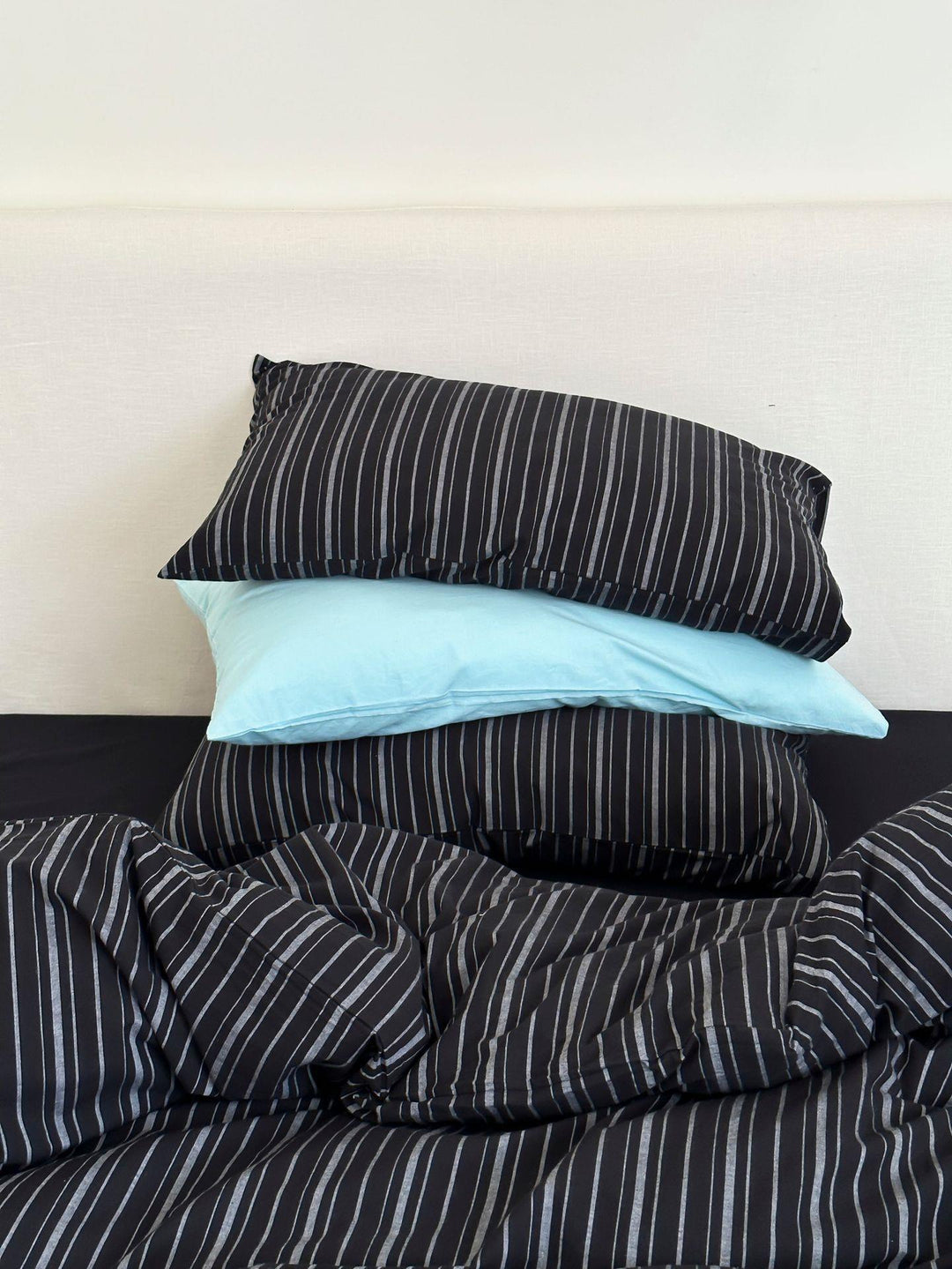 Duvet cover set made of cotton percale with fine pinstripe