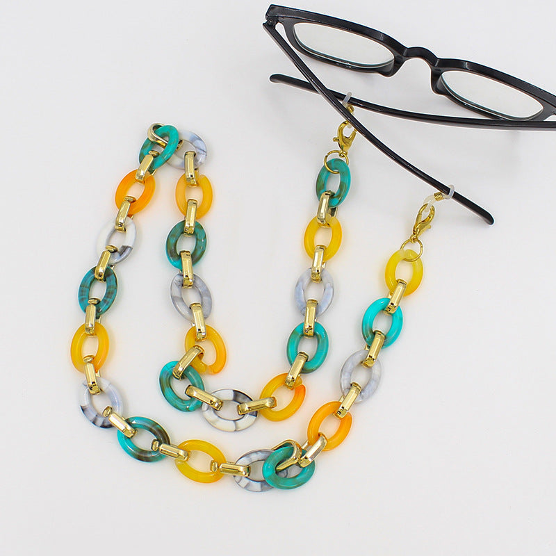 Elegant Chain Eyewear Holder Stornfield