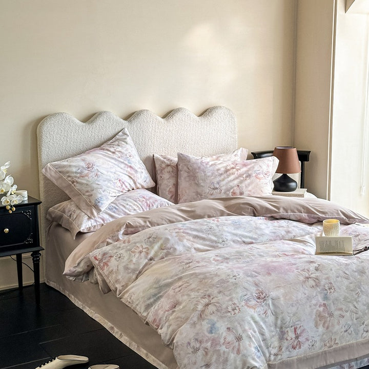 Satin bedding set with floral watercolor pattern and fine hem
