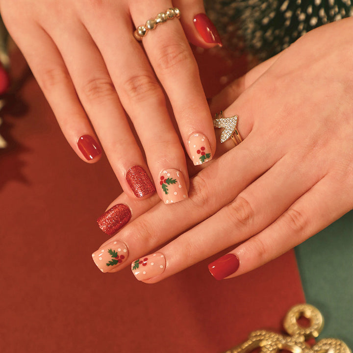 Artful Christmas nail art with original gingerbread motif Stornfield