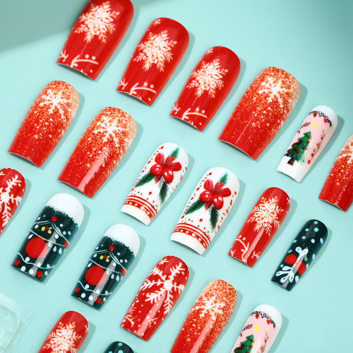 Festive artificial nails in Christmas design Stornfield