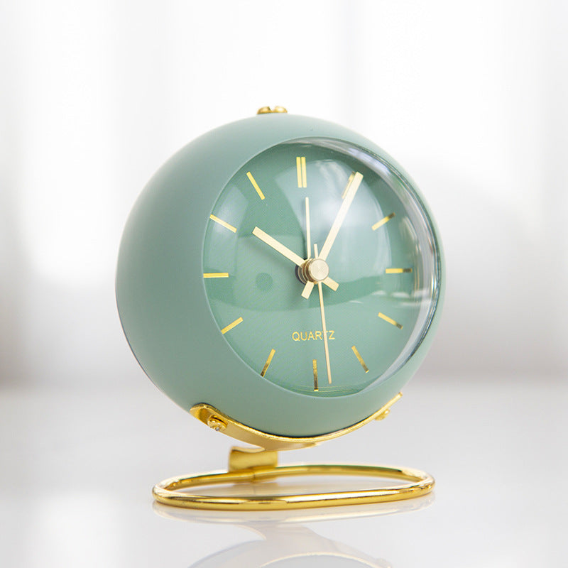 Elegant Table Clock in Scandinavian Design Stornfield