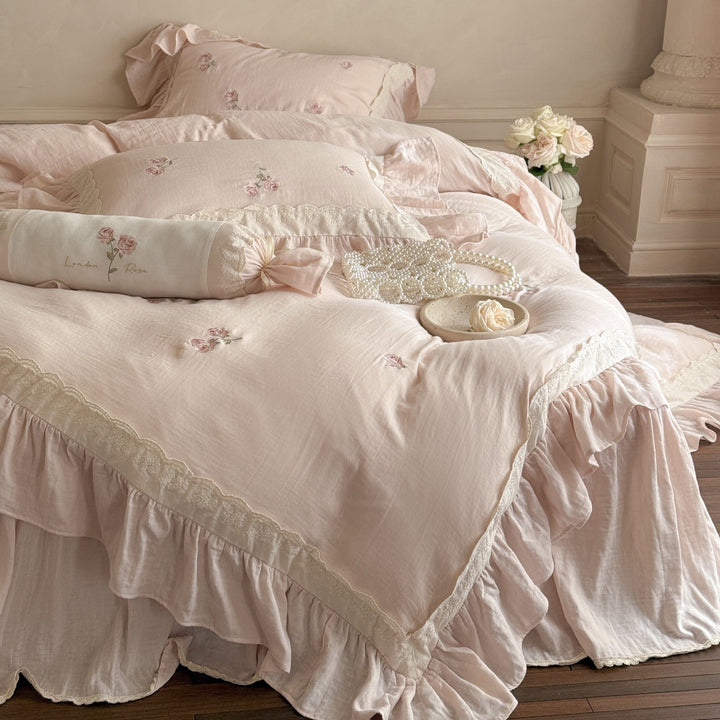 Bedding set with romantic ruffle trim and rose embroidery Stornfield