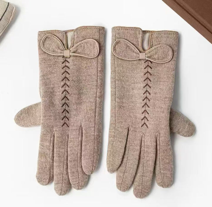 Elegant Bow-Embellished Touchscreen Gloves Stornfield