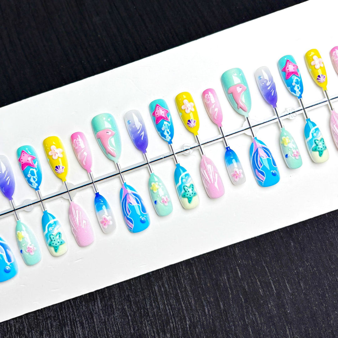 Vibrant Ocean-Inspired Press-On Nail Art Set