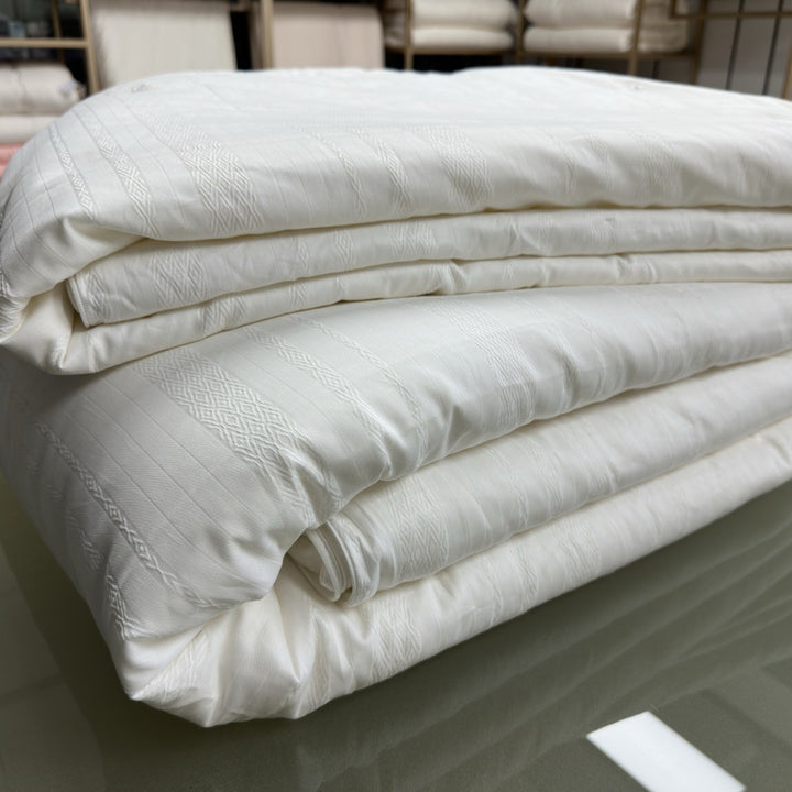 Reversible Lightweight Hypoallergenic Down-Alternative Duvet Insert with Jacquard Stripe Weave