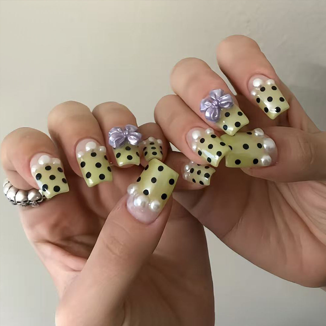 Artificial nails with playful dots and 3D elements Stornfield