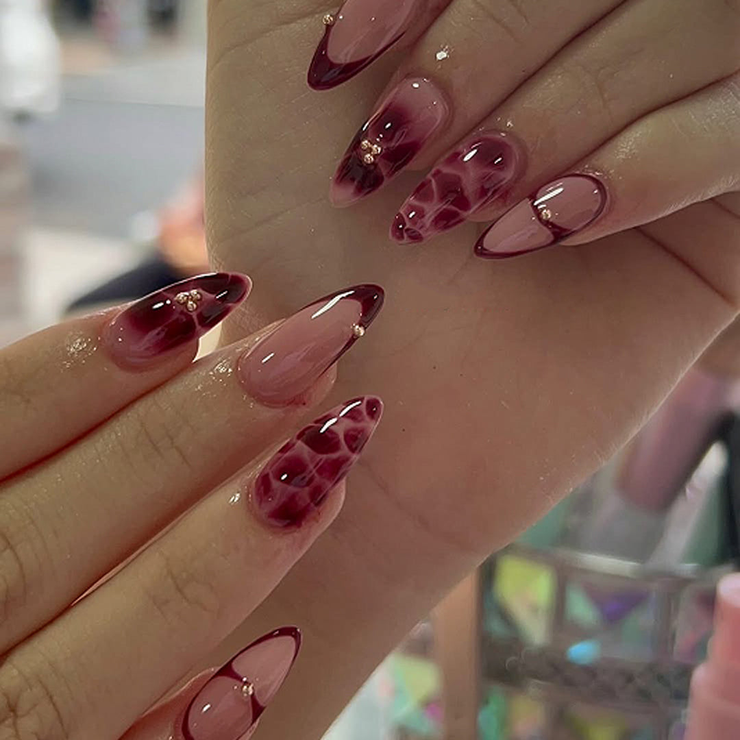 Artificial nails with elegant decorations Stornfield