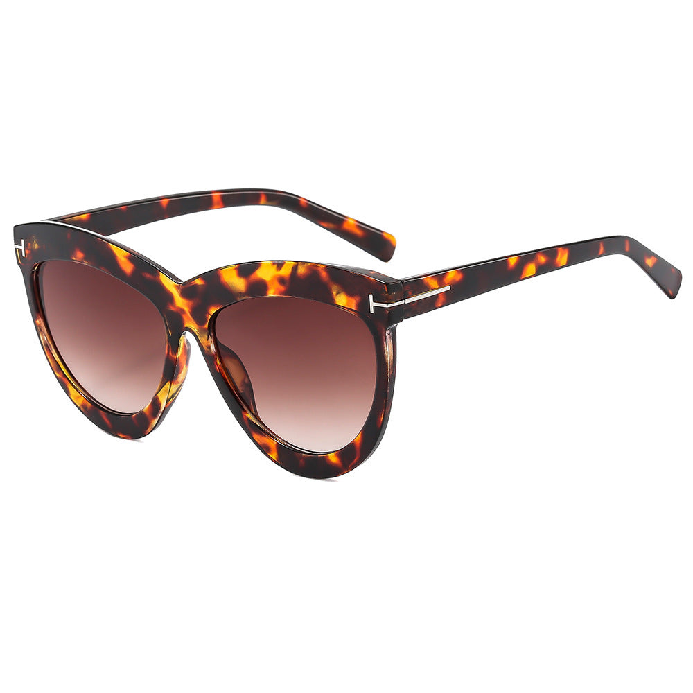 Stylish Cat-Eye Sunglasses with Slim Metal Accents Stornfield