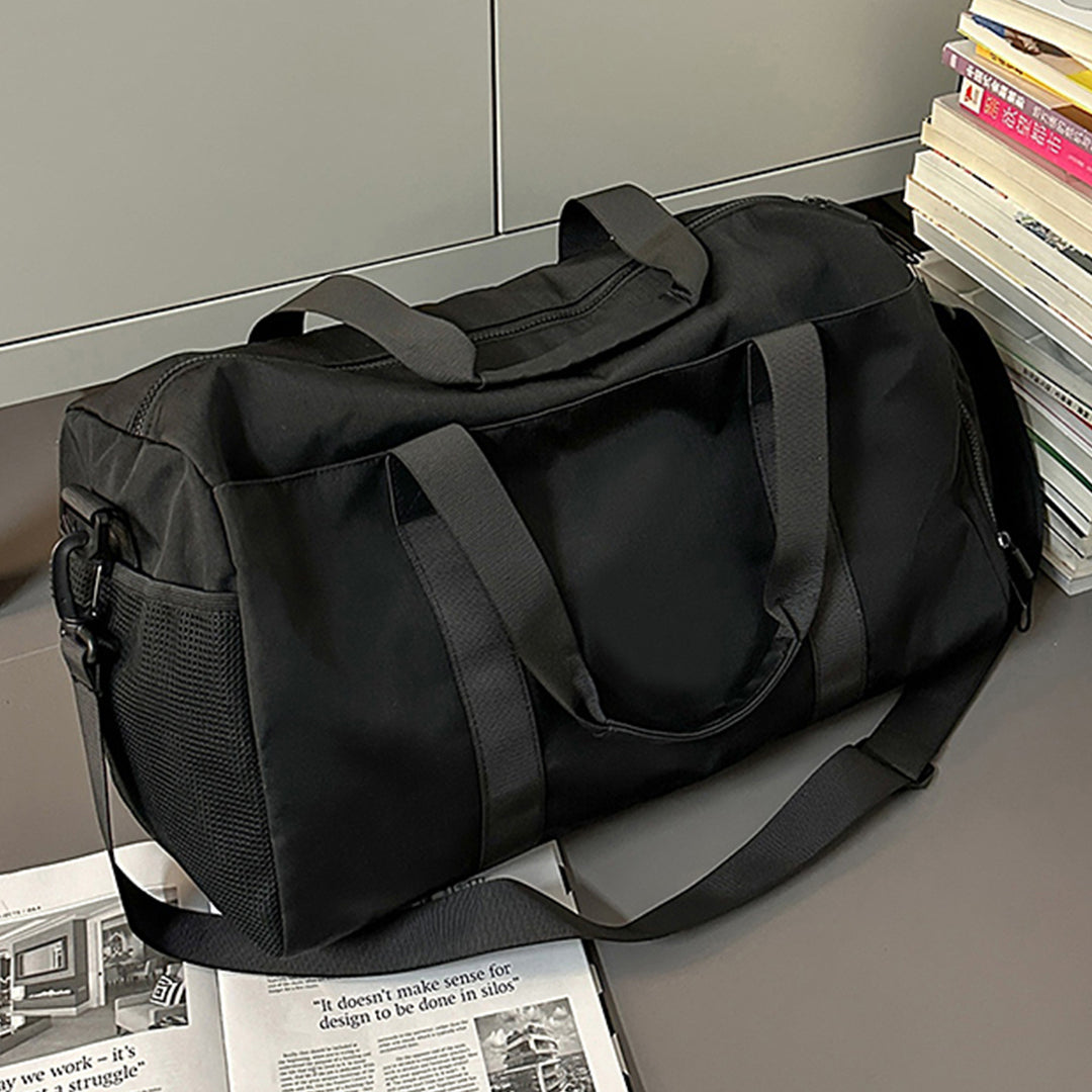 Sporty travel bag with reinforced carrying system and secure interior Stornfield