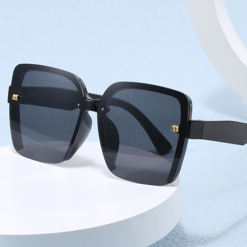 Women's oversized sunglasses with stylish, modern frame Stornfield