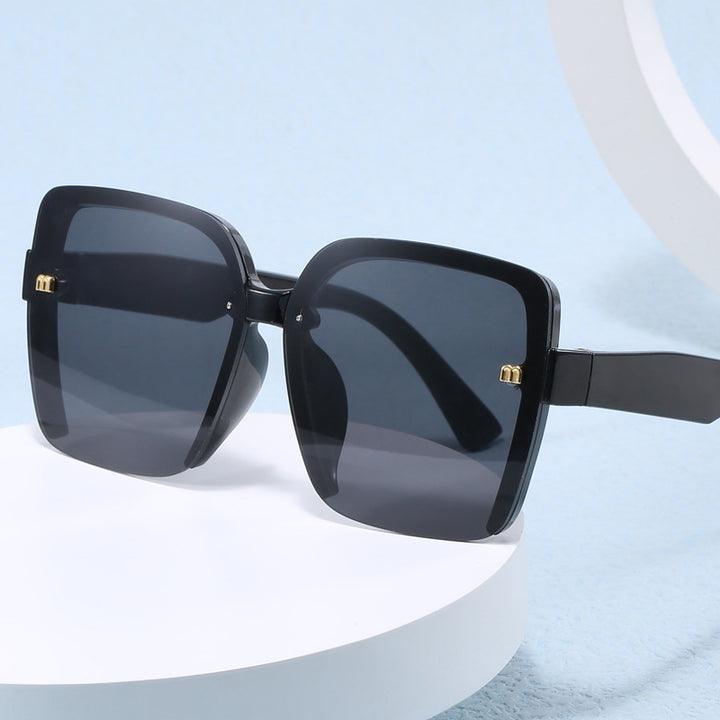Women's oversized sunglasses with stylish, modern frame Stornfield