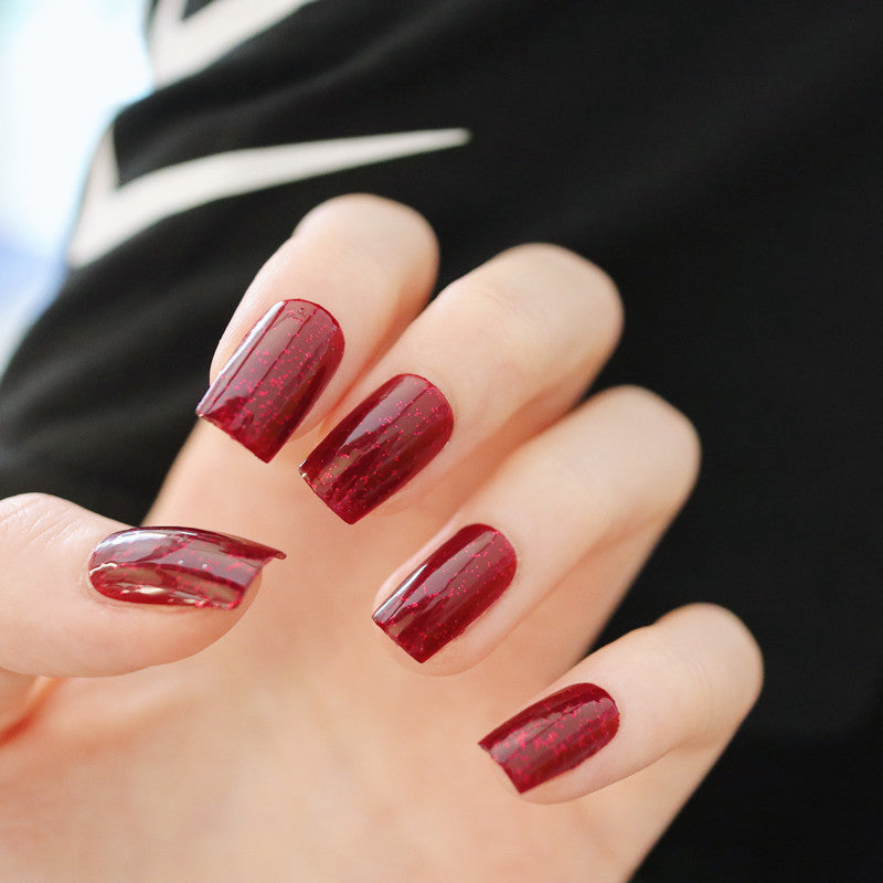 Artificial nails with intense shine and glitter accents Stornfield
