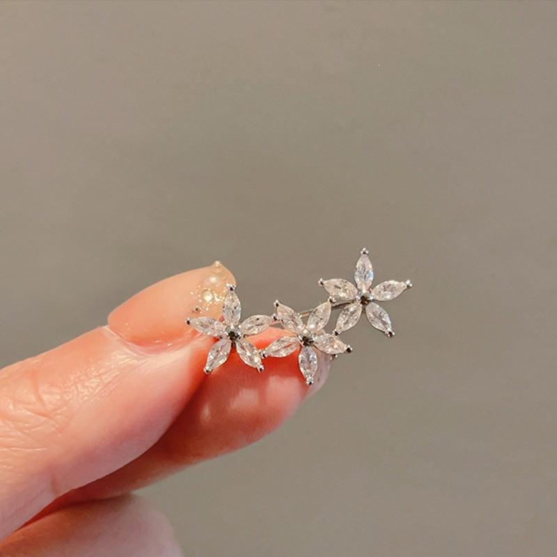 Flower brooch made of radiant gemstones Stornfield