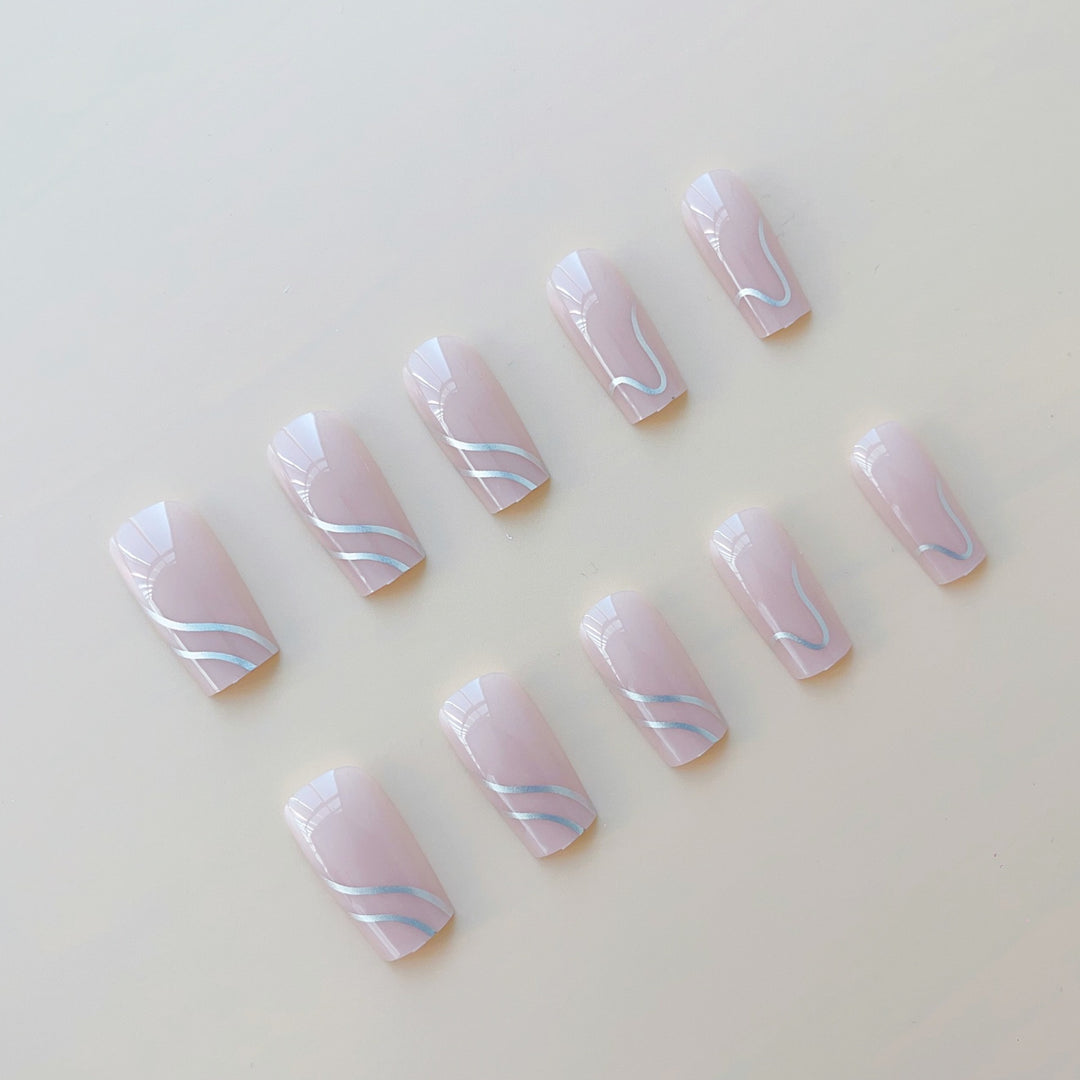Artificial nail set with elegant 3D designs and high-gloss accents Stornfield