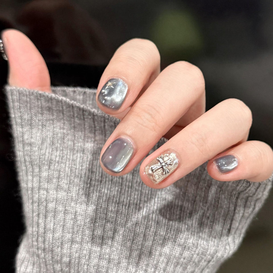 Artificial nail set with glamorous metallic effects Stornfield