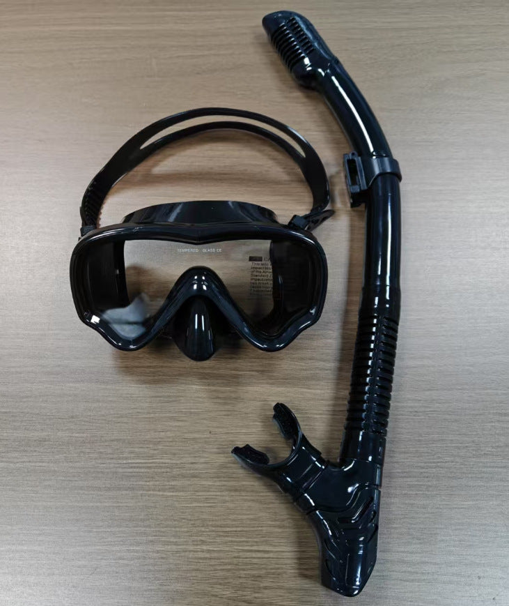 Diving mask with anti-fog technology and wide field of vision Stornfield