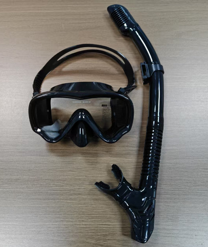 Diving mask with anti-fog technology and wide field of vision Stornfield