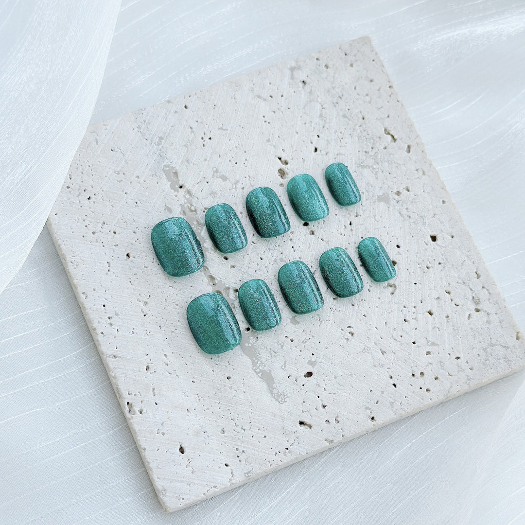 Sparkling Press-On Nail Art Set