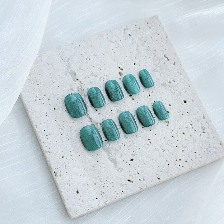 Sparkling Press-On Nail Art Set