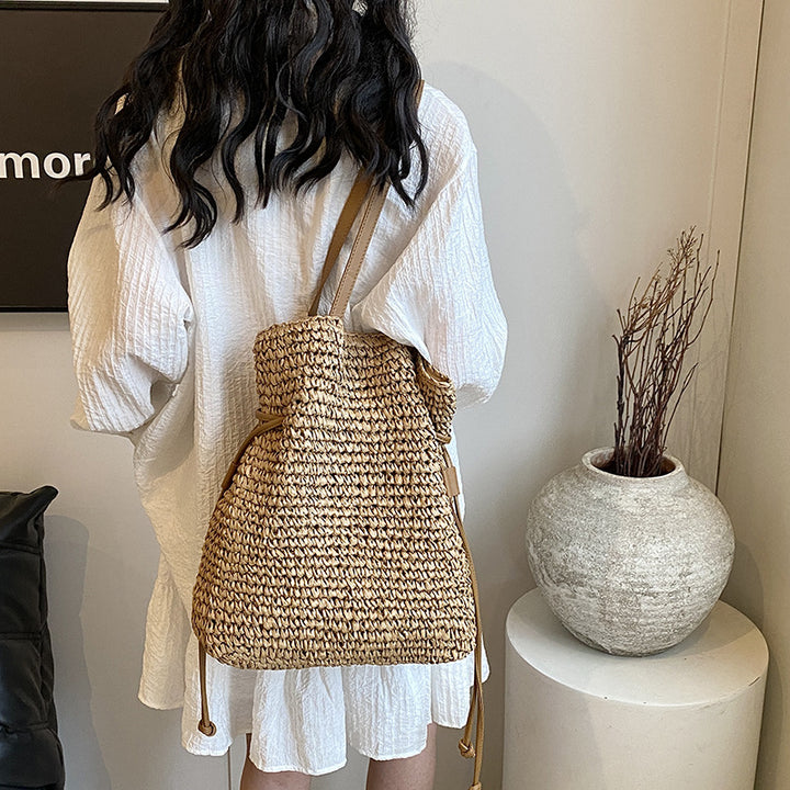 Casual straw bag with modern drawstring Stornfield