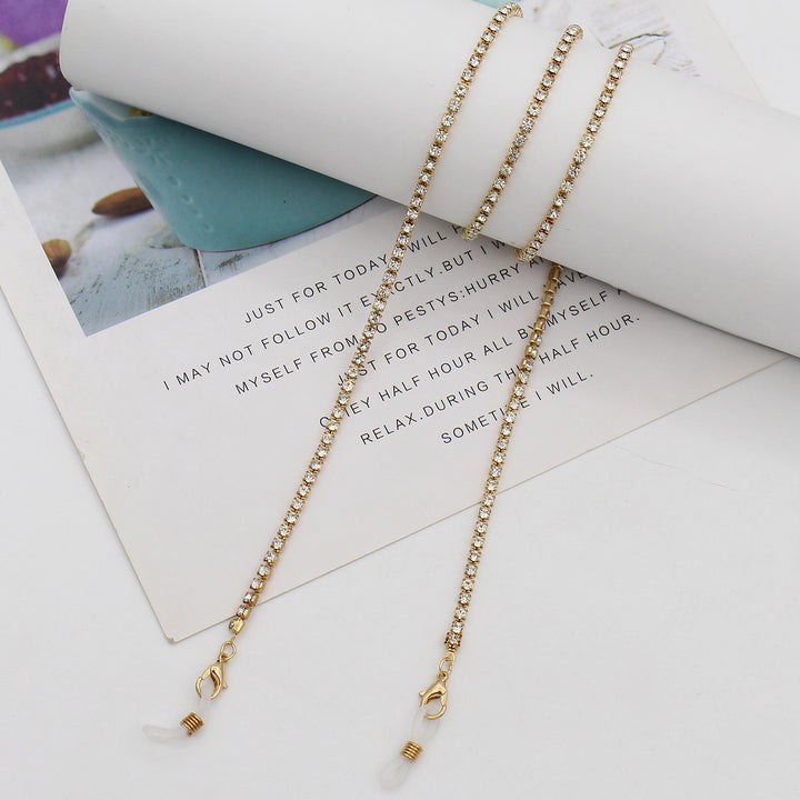 Elegant Pearl Chain Eyewear Holder Stornfield
