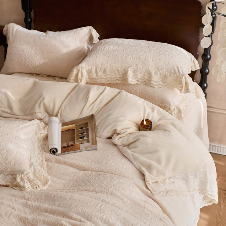 Romantic cotton bedding set with jacquard relief and lace trim