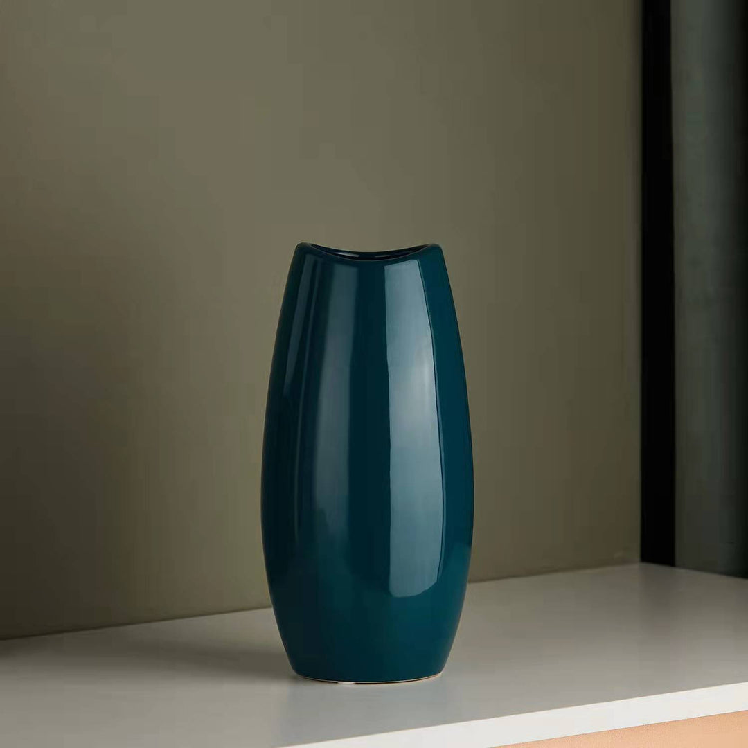 Elegant ceramic vase in modern design Stornfield