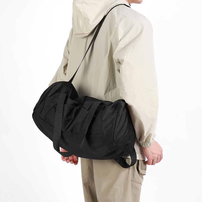 Sporty travel bag with adjustable shoulder strap and sturdy material Stornfield