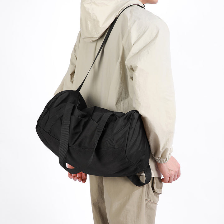 Sporty travel bag with adjustable shoulder strap and sturdy material Stornfield