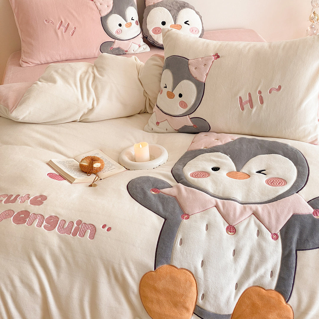 Children's bedding set with 3D penguin applications