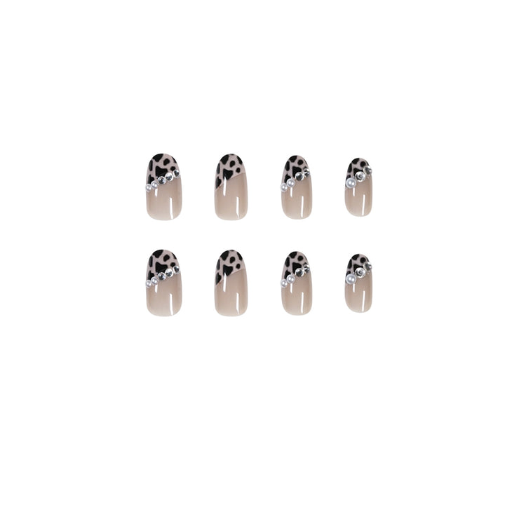 Artistic and elegant artificial nails Stornfield