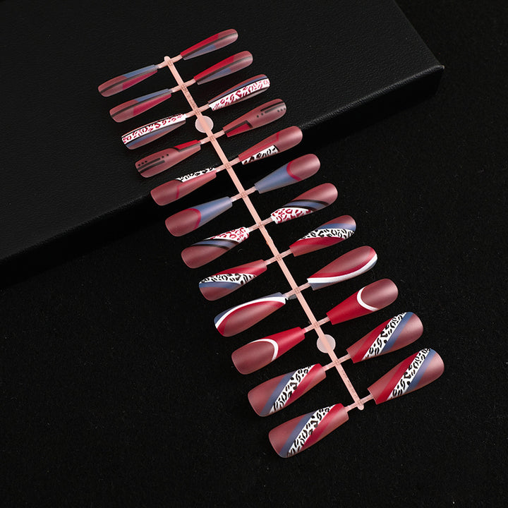 Trendy artificial nails with leopard print Stornfield