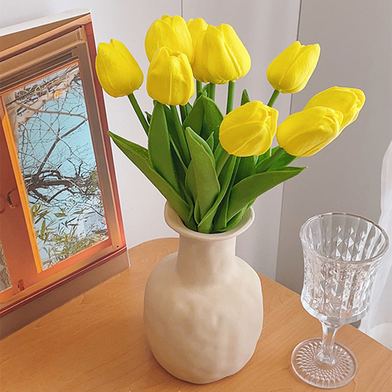 Realistic Decorative Tulip Flower Arrangement