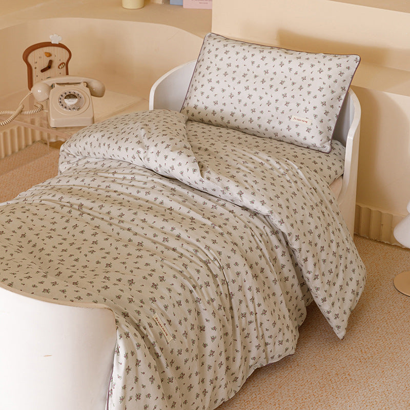 Children's bedding set with heavenly watercolor planet and cloud design made of cotton satin