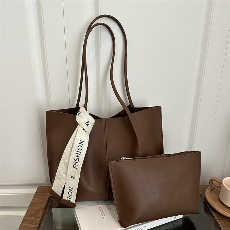 Fashionable Structured Tote Bag with Trendy Strap