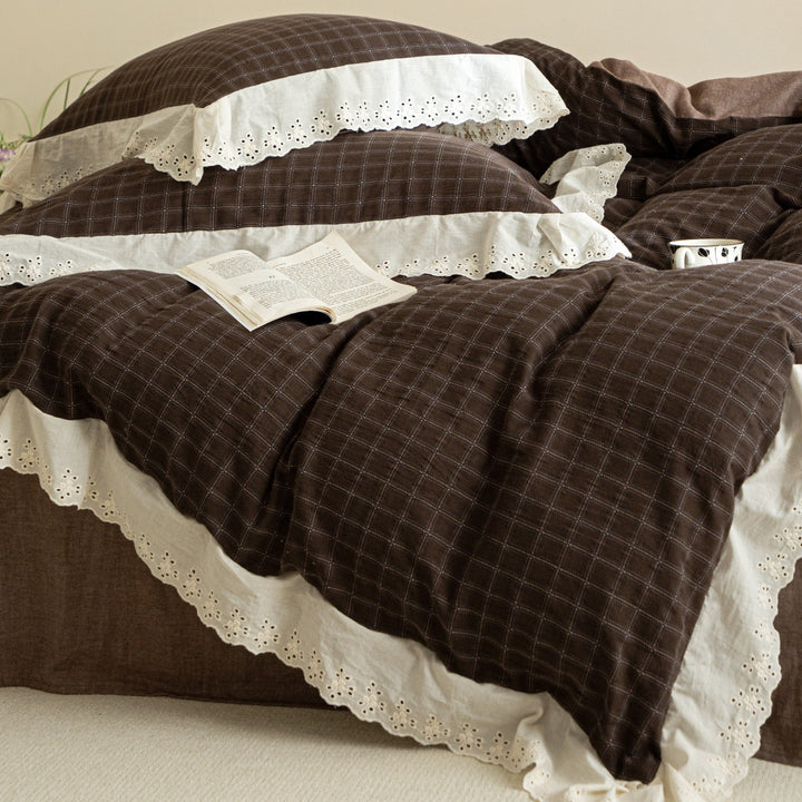 Flannel bedding set with check pattern, reversible duvet cover and lace trim