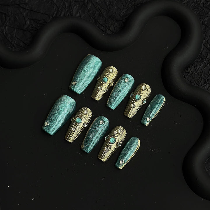 Decorative Press-On Nail Art Set with Floral Accents  1791773215