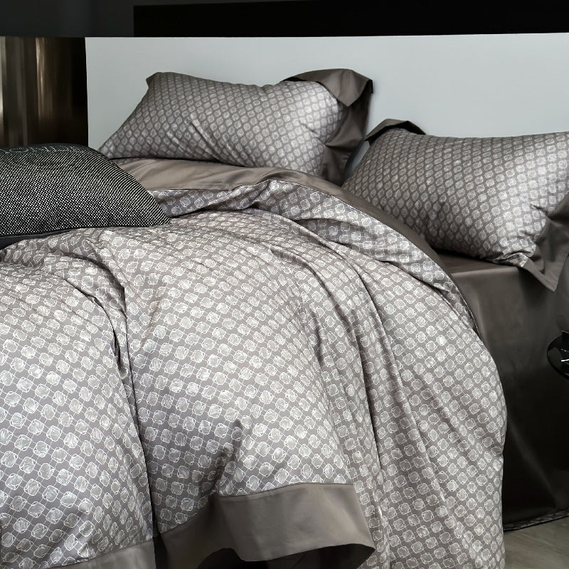 Elegant bed linen set made of cotton satin with discreet jacquard pattern and reversible function