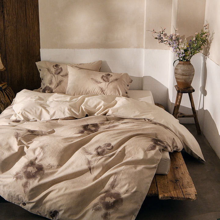 Luxurious bedding set made of cotton satin with floral watercolor pattern reversible duvet cover with button closure and pillowcases